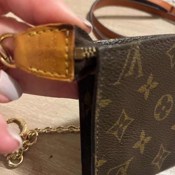Authentic Louis Vuitton Bucket PM Pouch - Picture 5 of 8